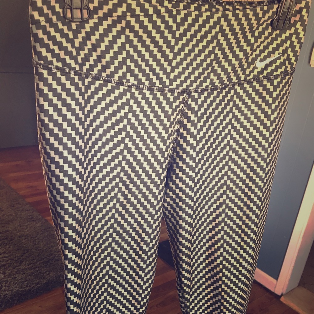 Nike drifit below the knee leggings